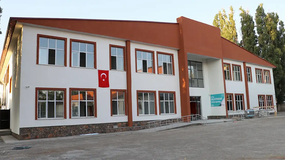 Malazgirt'e Gençlik Merkezi ve Yarı Olimpik Yüzme Havuzu Kazandırılıyor