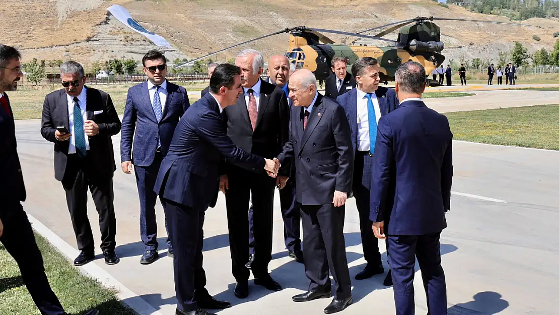 Malazgirt Zaferi'nin 954. Yıl Dönümü Kutlamalarında Cumhurbaşkanı Erdoğan ve MHP Lideri Bahçeli Bitlis'ten Uğurlandı