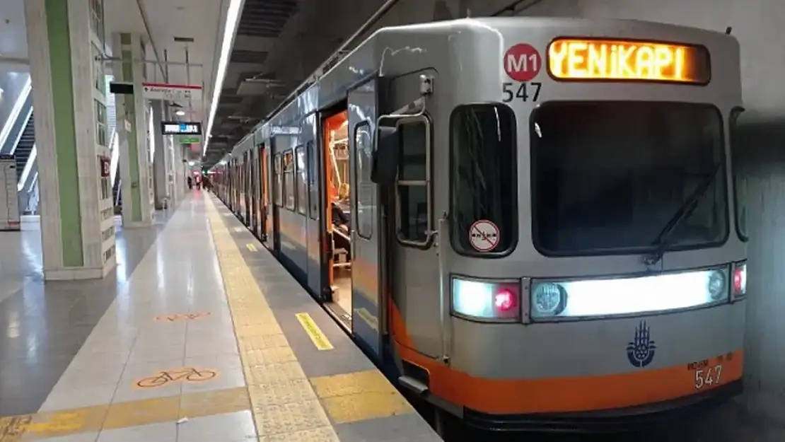 Metro seferlerinin durmasına neden olan yangın paniği yaşandı