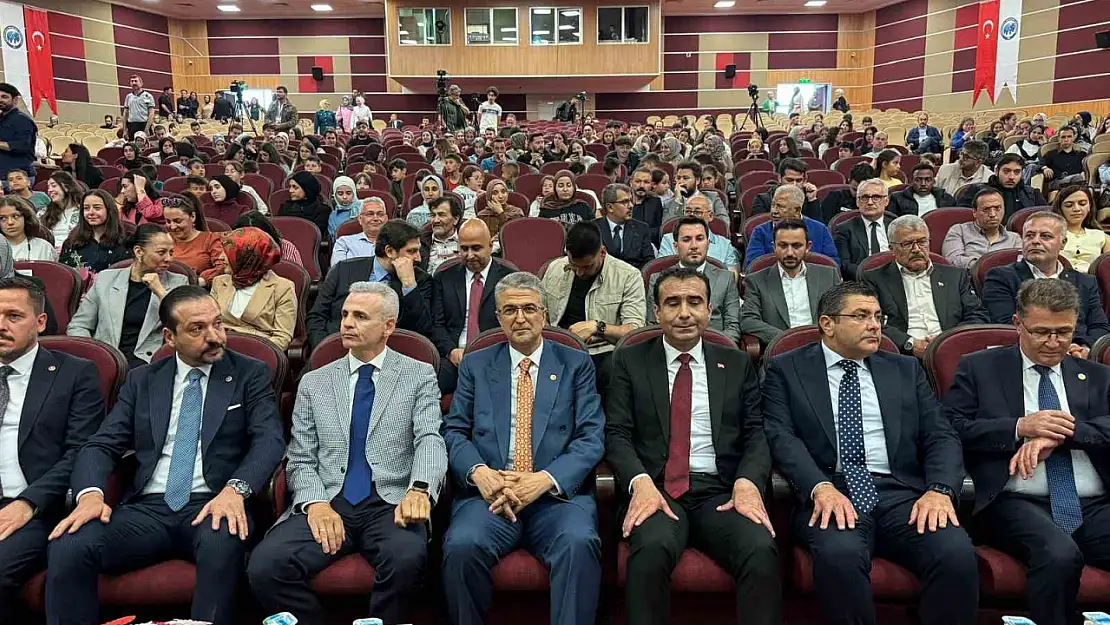 Milletvekili Aydın, Kızıl Elma Türkçe Ödülleri Törenine Katılarak Destek Verdi