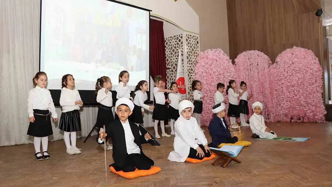 Miniklerin Muhteşem Gösterisi İzleyenleri Kendine Hayran Bıraktı