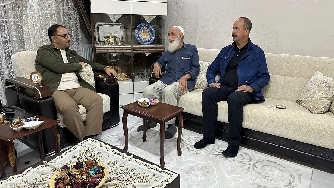 Müftü Demirkaynak'tan hacdan dönen emekli imama ziyaret
