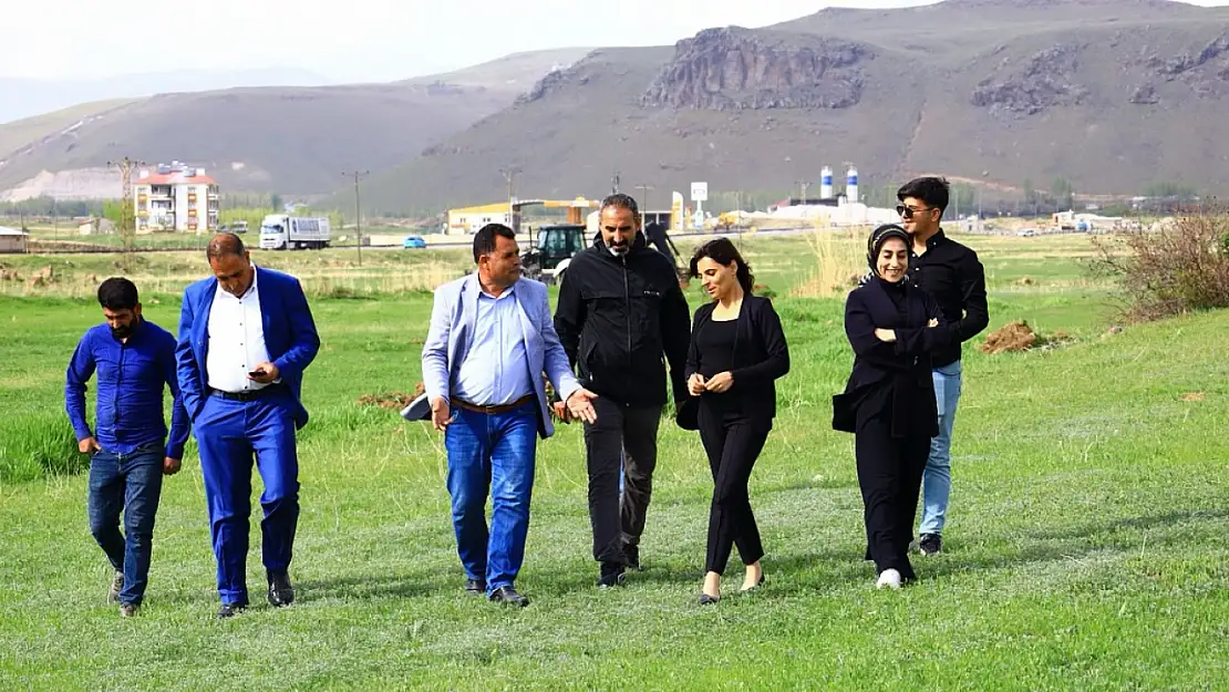 Muradiye Belediyesi, Tarımsal Sulama Çalışmasını Yerinde İnceledi