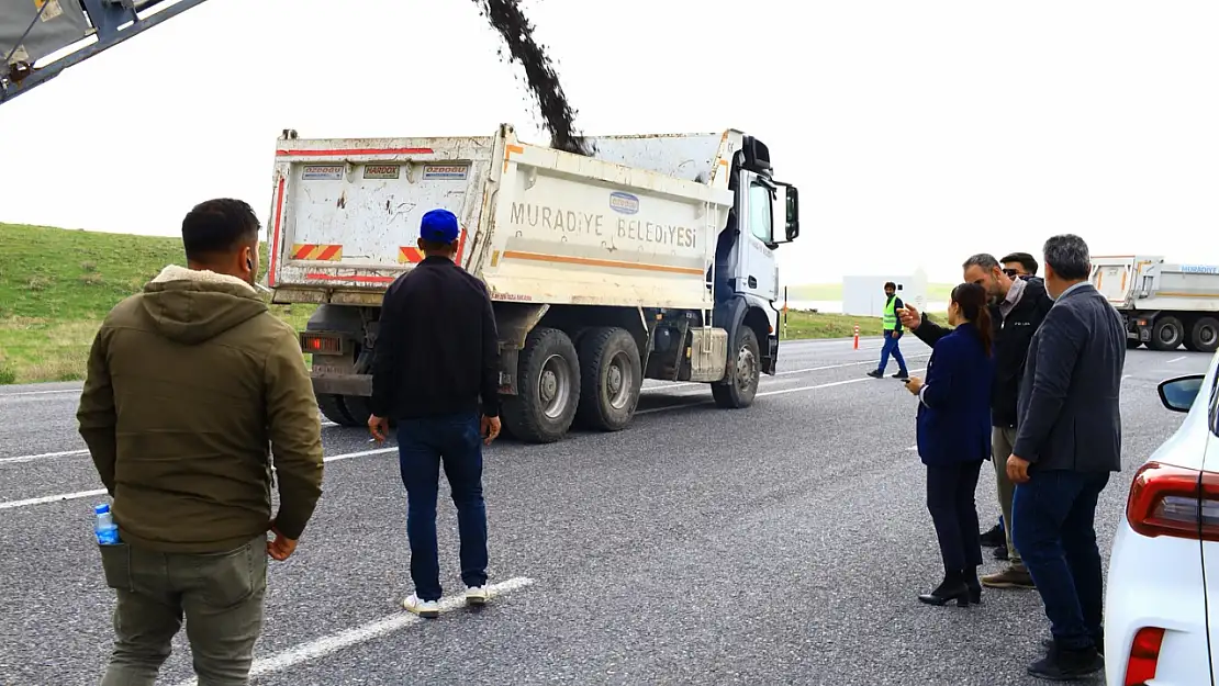 Muradiye Belediyesinden Stabilize Yol Atağı Eş Başkan Sayıner Çalışmaları Yerinde İnceledi