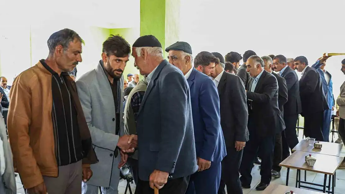 Muradiye'de Ebrem ve Avcı aileleri barıştı, törenle husumet sona erdi!