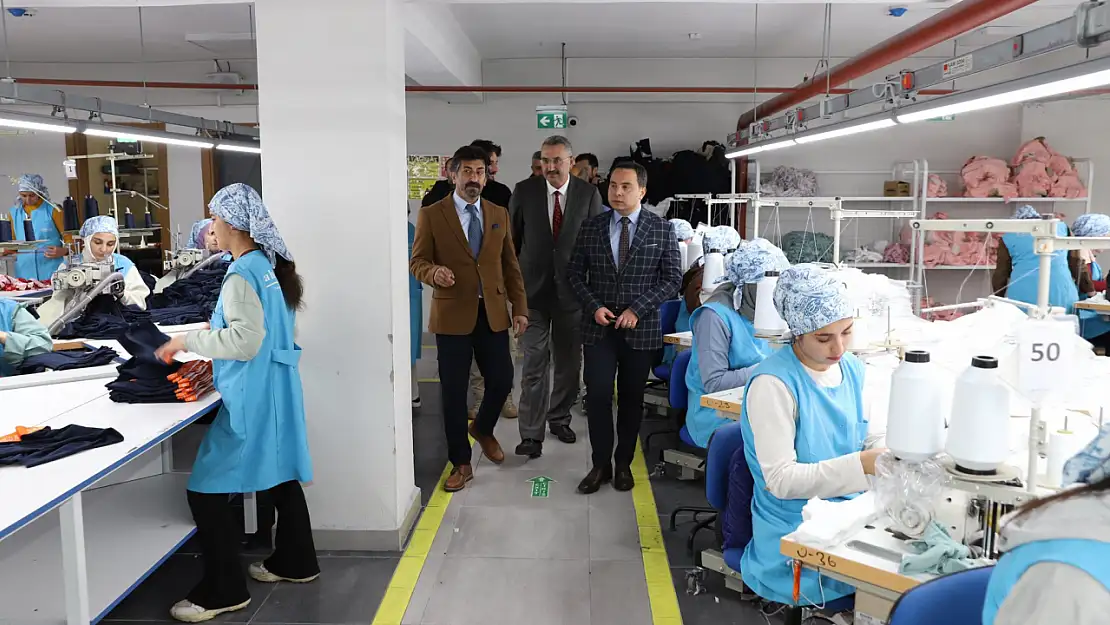 Muradiye Kaymakamı Melih Aydoğan'dan Ahtamara Tekstil Fabrikasına Ziyaret