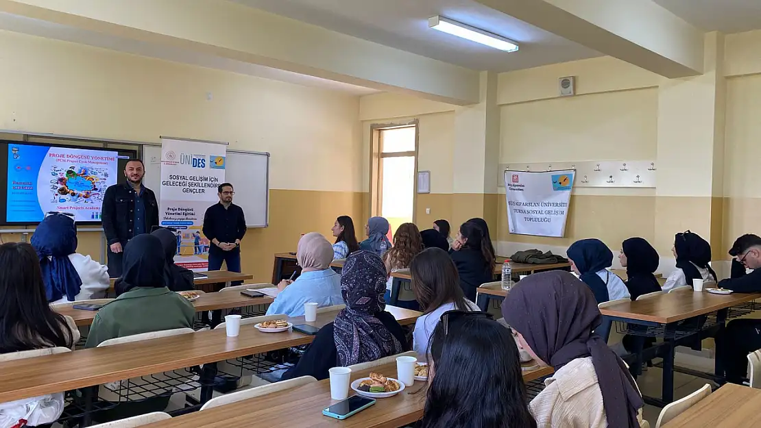 Muş Alparslan Üniversitesi'nde 70 Öğrenciye Proje Eğitimi Verildi