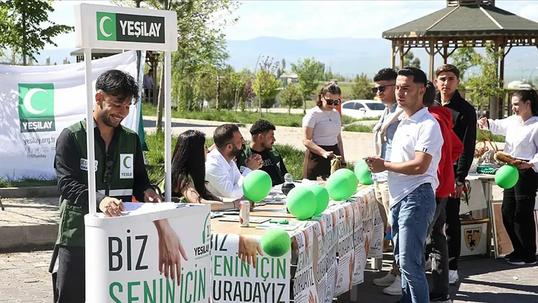 Muş Alparslan Üniversitesi'nde Genç Yeşilay, bağımlılıkla mücadelede bilinçlendirme stantları açtı!
