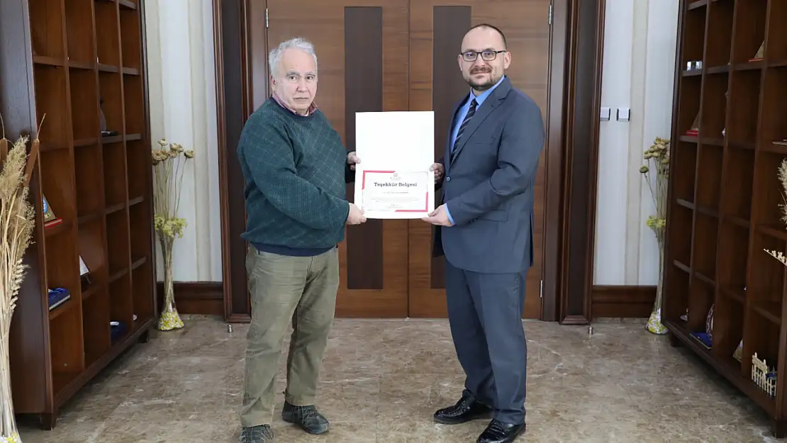 Muş Alparslan Üniversitesi, Ortadoğu ve Afrika Çalışmalarında Öncü İsim: Prof. Dr. Sabit Duman'a Teşekkür Belgesi