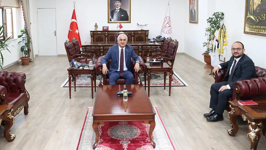 Muş Alparslan Üniversitesi Rektörü Prof. Dr. Mustafa Alican, Muş Valisi Avni Çakır'ı Ziyaret Etti