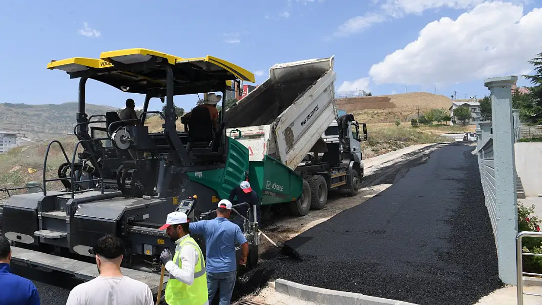 Muş Belediyesi Karşıyaka Mahallesi'nde Asfalt Çalışmalarına Hız Verdi