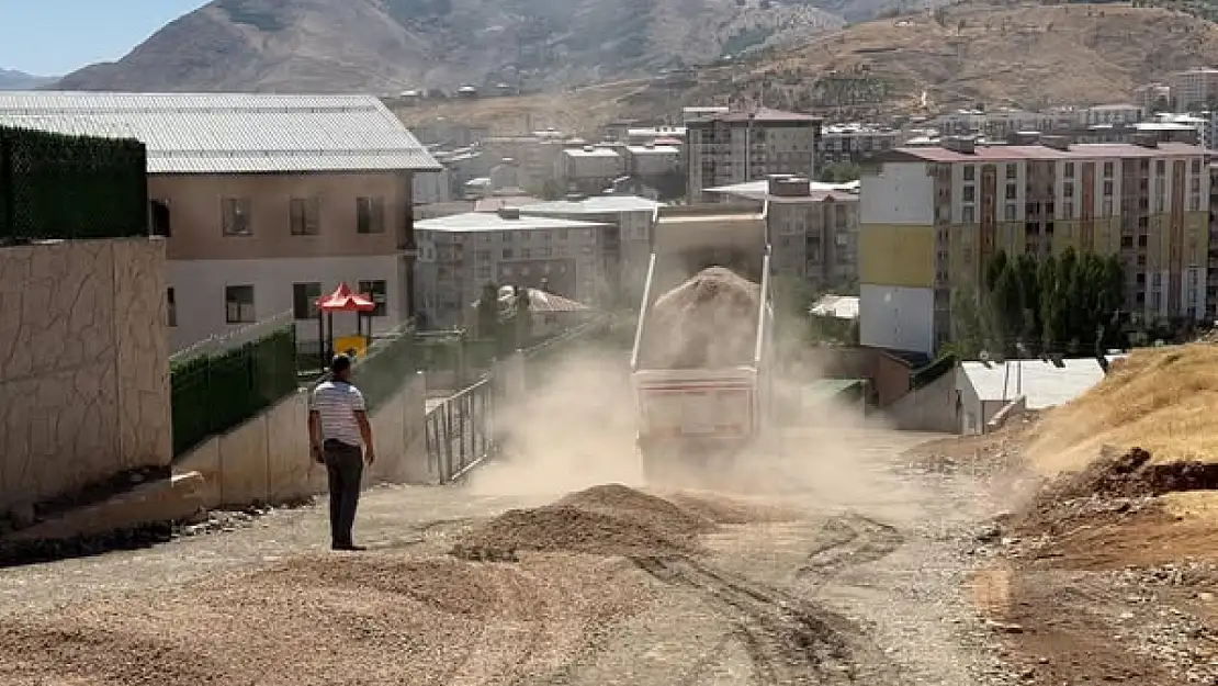 Muş Belediyesi, Muratpaşa Mahallesi'nde Ulaşım Çalışmalarını Yerinde İnceledi