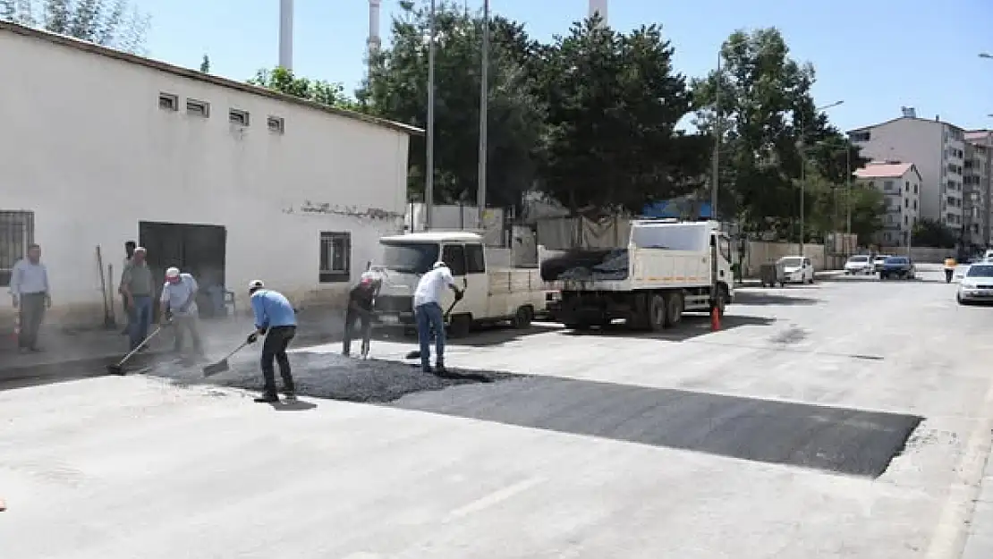 Muş Belediyesi'nden Yol Güvenliği İçin Kasis Çalışması