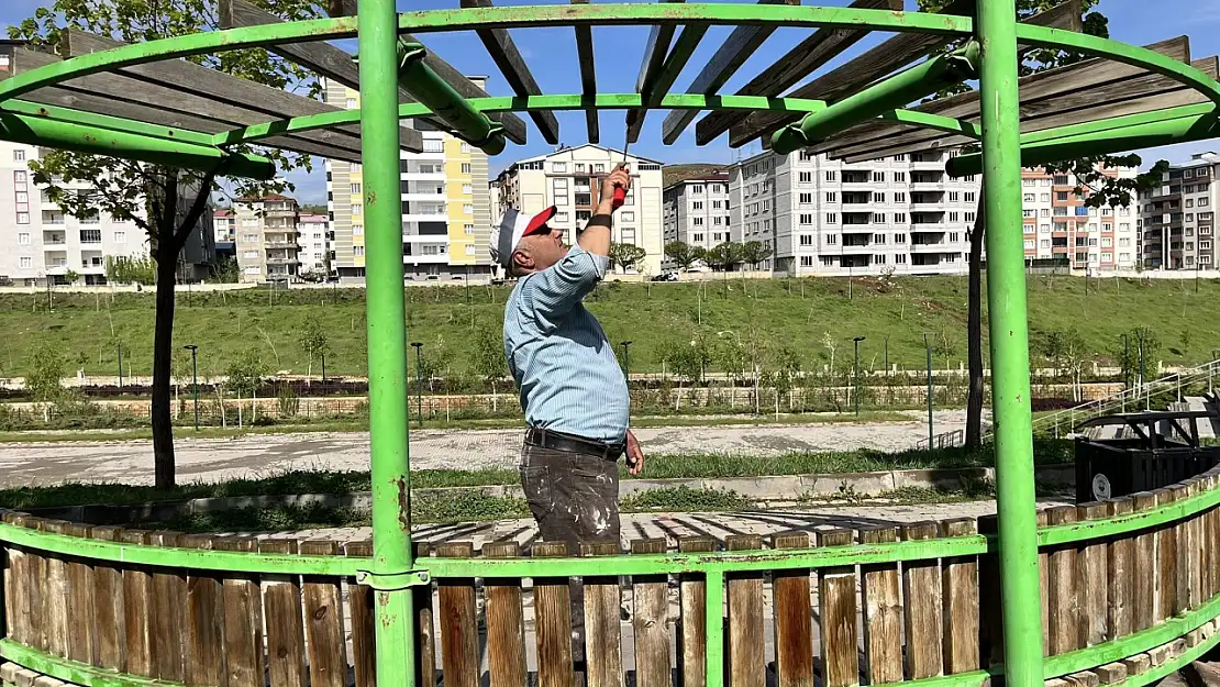 Muş Belediyesi Parklarda Yenileme Çalışmalarına Başladı