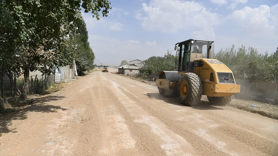 Muş Belediyesi Sütlüce Mahallesi'nde Ulaşımı Rahatlatıyor