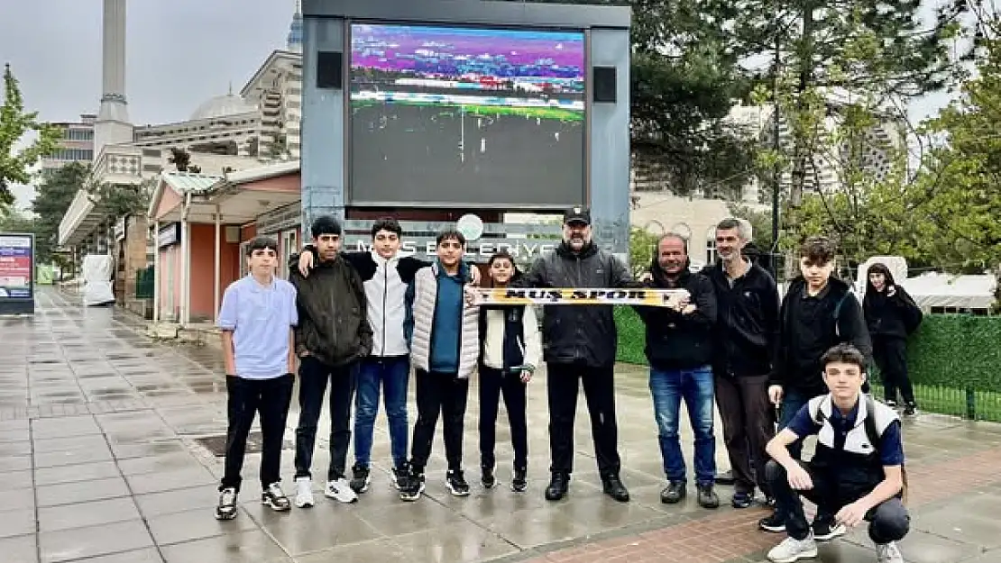 Muş Belediyesi, Taraftarların Muş Spor Maçını Led Ekranlardan Takip Etmesini Sağladı