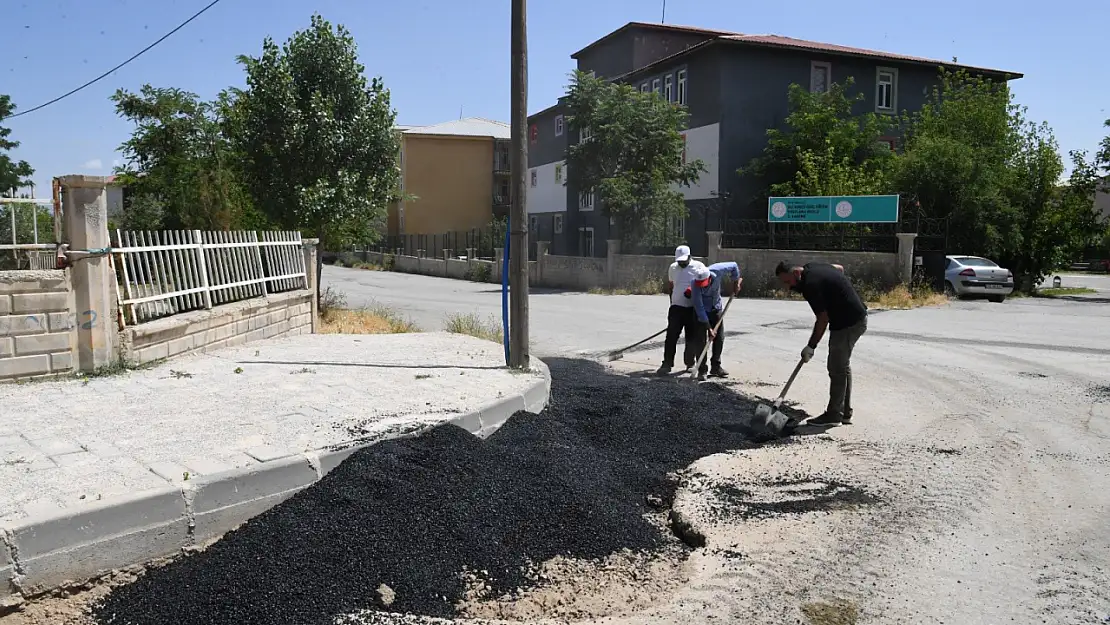 Muş Belediyesi Yol Onarım Çalışmalarına Başladı