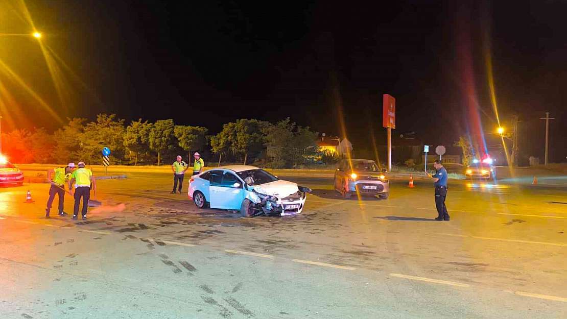 Muş-Bitlis karayolunda otomobil çarpışması: 4 yaralı, inceleme başlatıldı