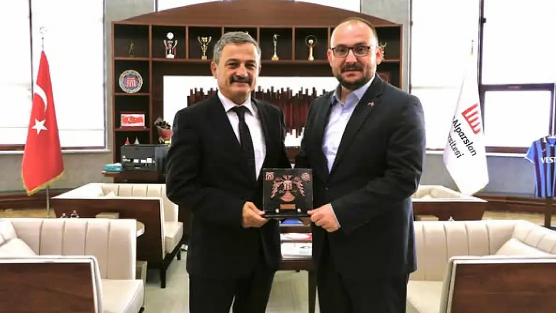 Muş İl Sağlık Müdürü Dr. Erol Emre Ömür'den Rektör Prof. Dr. Mustafa Alican'a İadei Ziyaret