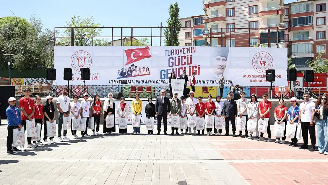 Muş'ta 19 Mayıs Coşkusu: Gençler Hem Yarıştı Hem Kutladı