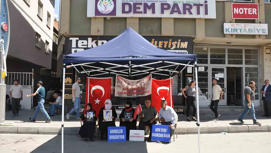 Muş'ta Aileler, Evlat Nöbeti Tutmaya Devam Ediyor: Umut Dolu Bekleyiş Sürüyor