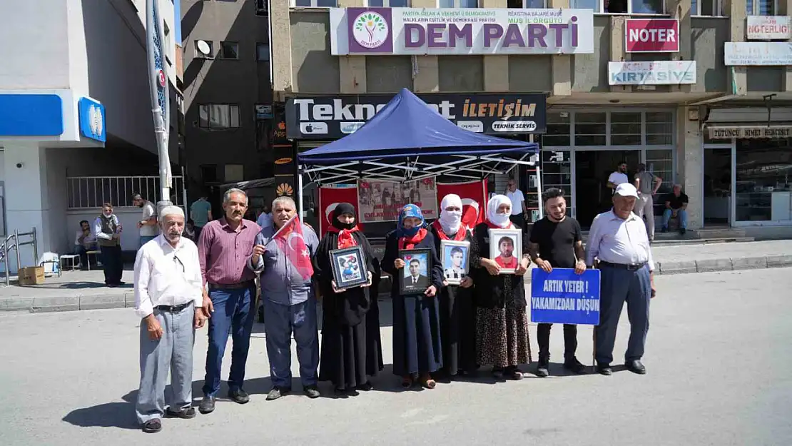 Muş'ta aileler, kaçırılan çocukları için barış talep ederek eylem yaptı!
