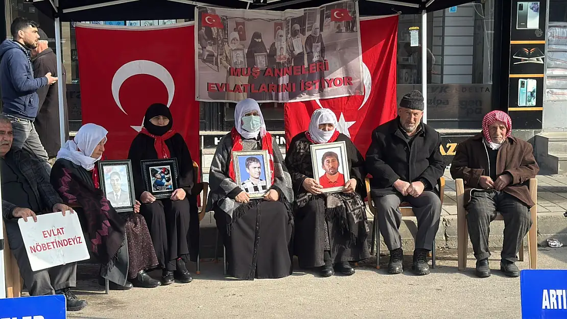 Muş'ta ailelerin evlat nöbeti kararlılıkla sürüyor