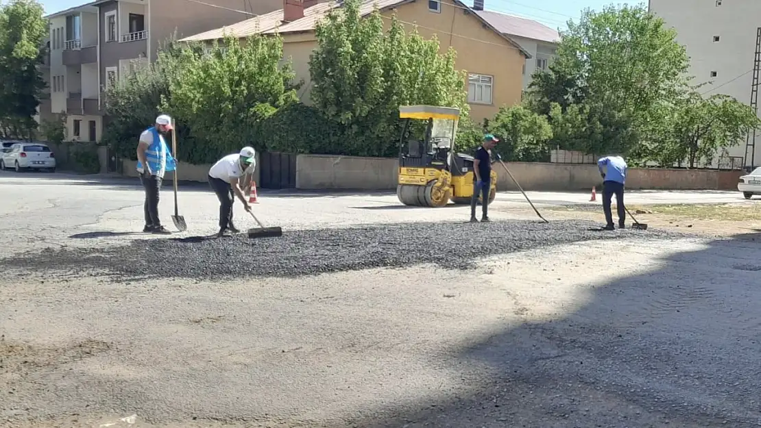 Muş'ta altyapı çalışmaları hız kazandı, Yeşil Yurt Mahallesi'nde asfalt ve kasis projeleri başlatıldı