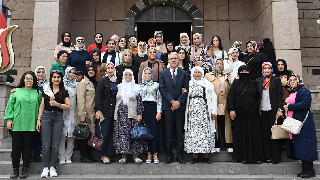 Muş'ta Anneler Günü'nde barış vurgusu Fedakâr anneler onurlandırıldı