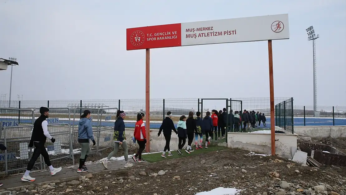 Muş'ta atletler dondurucu soğuklara rağmen şampiyonluk için hazırlanıyor