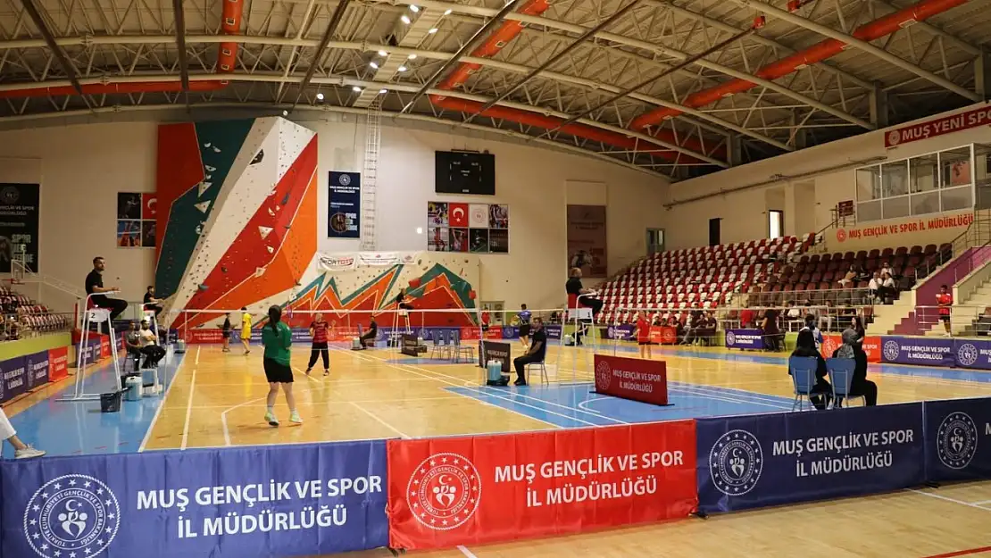 Muş'ta Badminton Tutkusu: Yıldız Sporcular Bir Araya Geldi