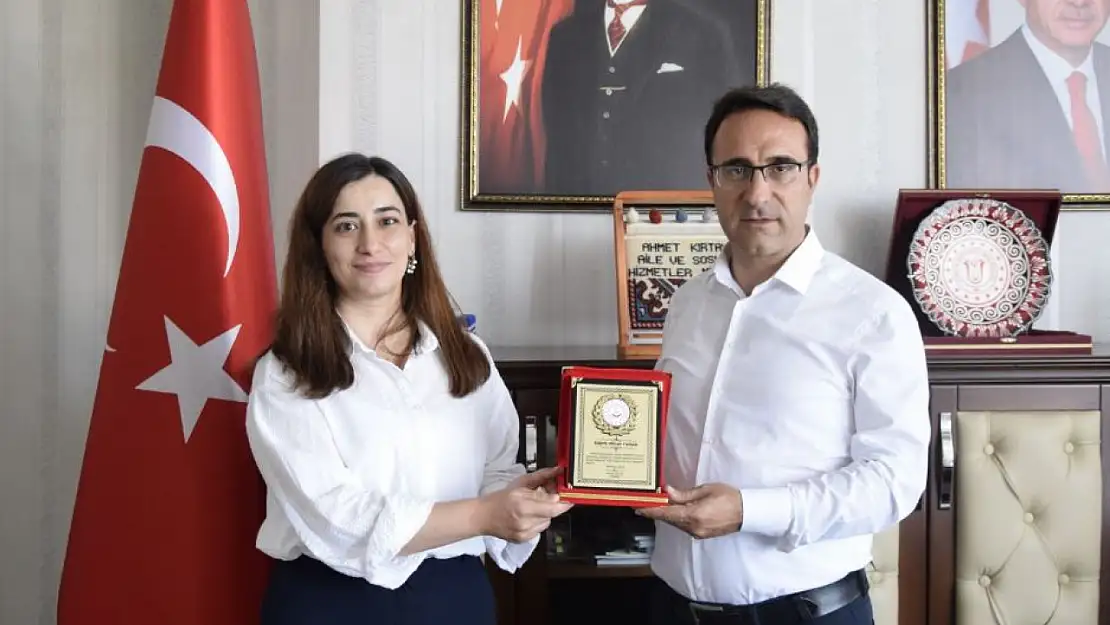 Muş'ta Başarılı Hizmete Teşekkür Plaketi