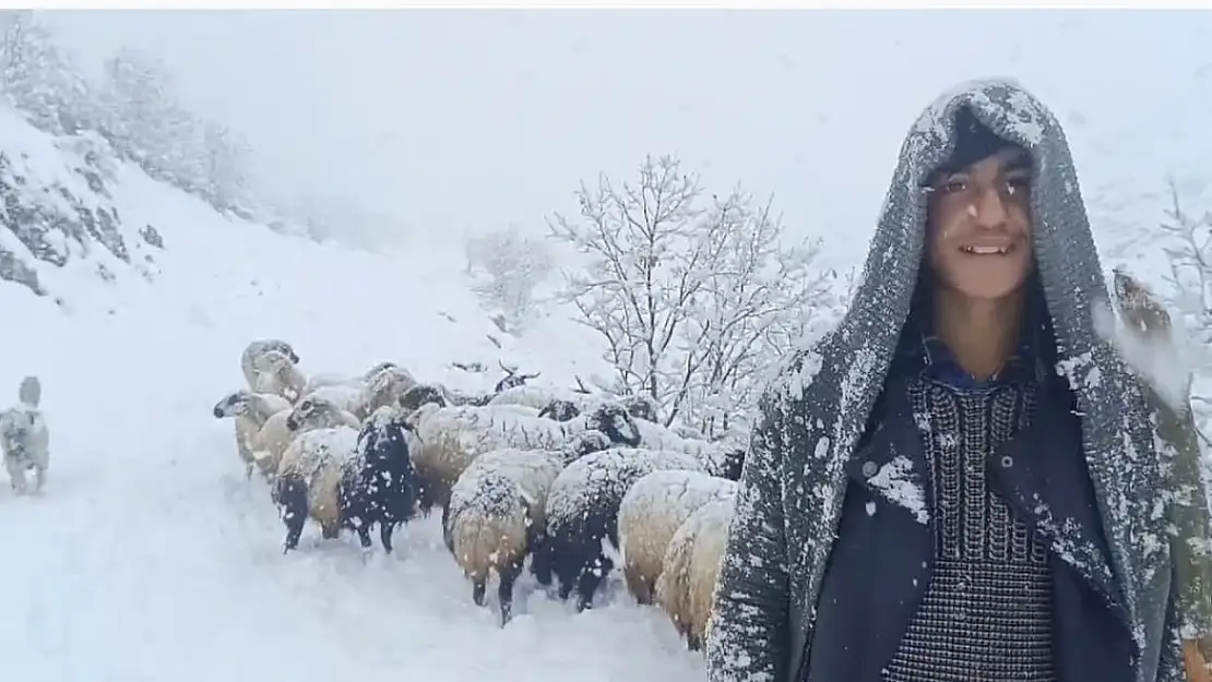 Muş'ta besicilerin karla mücadelesi