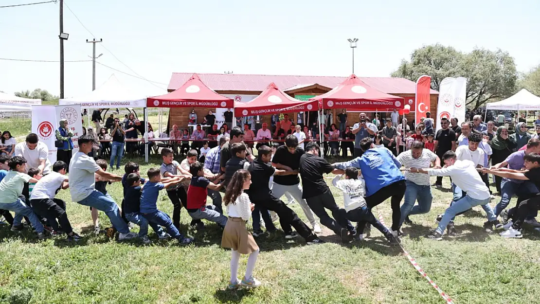 Muş'ta Büyük Aile Festivalinde Renkli ve Neşeli Anlar Yaşandı