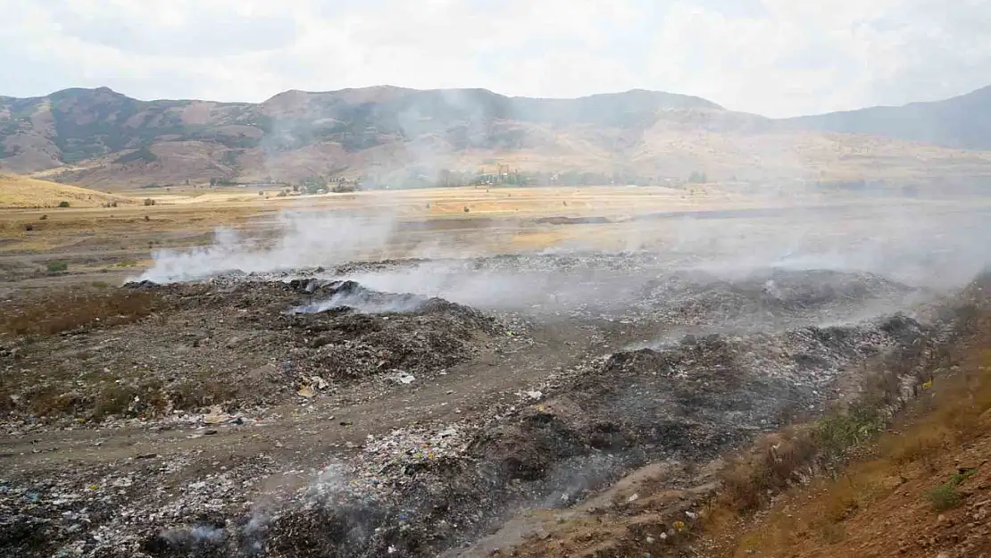 Muş'ta çöp yakımı vatandaşları tehdit ediyor, çözüm bekliyorlar