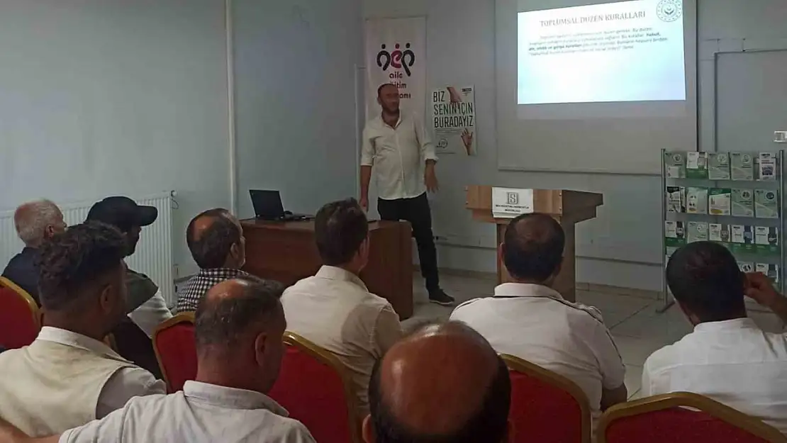 Muş'ta Denetimli Serbestlik Kapsamındaki Bireylere Toplumsal Hukuk Kuralları Semineri Düzenlendi
