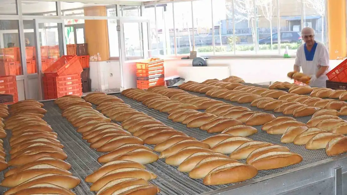 Muş'ta ekmeğin gramajı artırıldı, fiyatı 12,5 TL'ye yükseldi.
