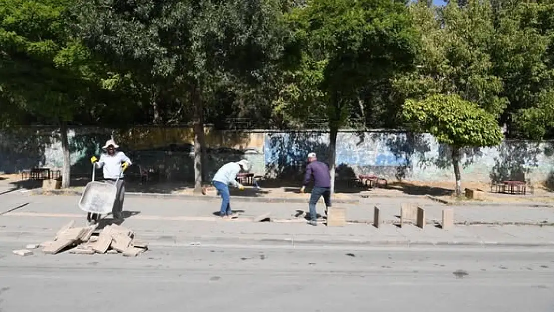 Muş'ta Engelli Yürüme Yollarında Yenileme Çalışmaları Başladı