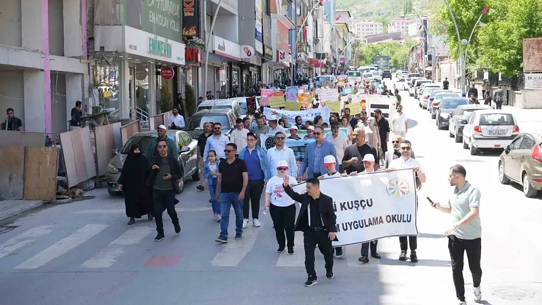 Muş'ta Engelliler Haftası Farkındalık Yürüyüşü ile Özel Bireyler Desteklendi
