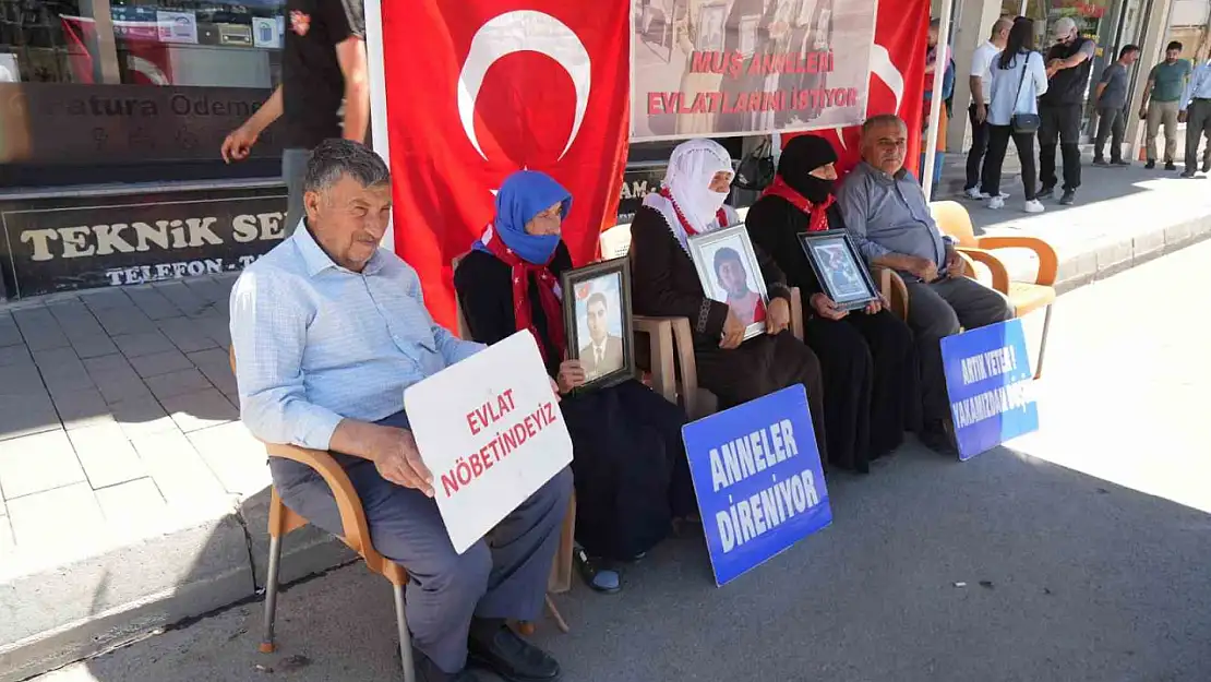 Muş'ta Evlat Nöbeti Sürüyor: Aileler 'Terörsüz Türkiye' Sürecinden Umutlu