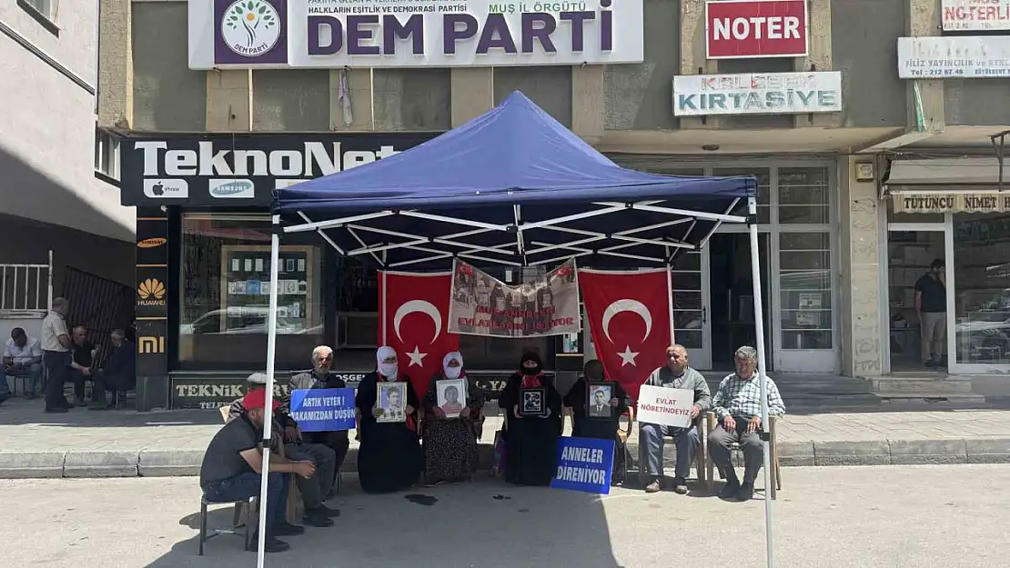 Muş'ta Evlat Nöbetindeki Aileler, Terörün Sona Ermesini Umutla Bekliyor