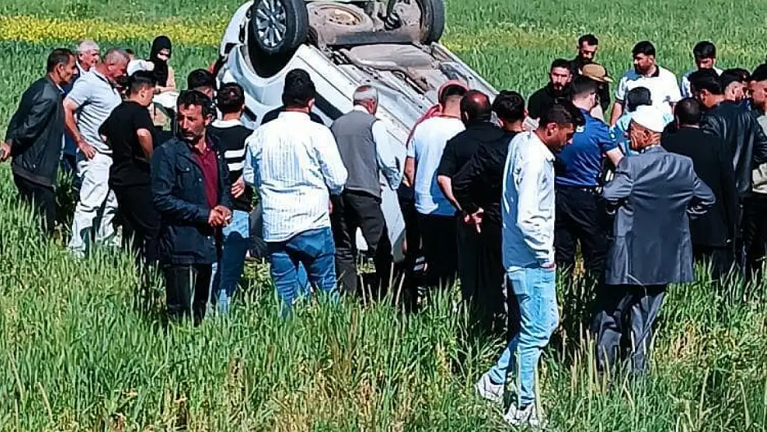 Muş'ta Hafif Ticari Aracın Takla Atması Sonucu 3 Kişi Yaralandı