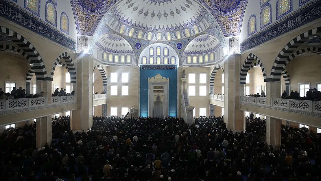 Muş'ta hayırseverlerin destekleriyle yapılan cami ibadete açıldı