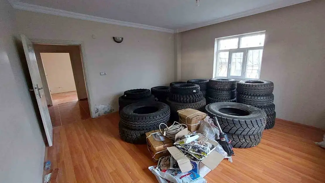 Muş'ta JASAT, çalınan 500 bin TL'lik oto lastiklerini sahibine iade etti! Hırsız tutuklandı