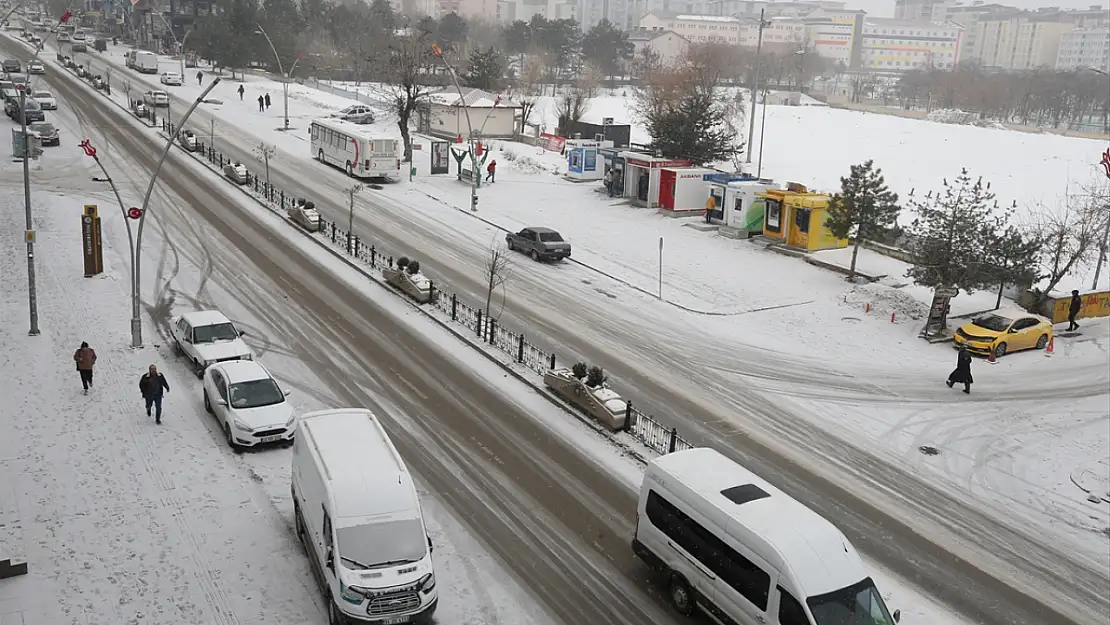 Muş'ta kar yağışı etkisini gösterdi