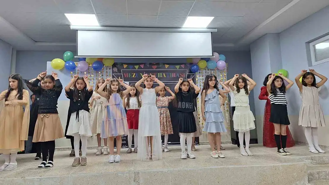 Muş'ta Melikşah İlkokulu'nda mezuniyet coşkusu: Duygu dolu anlar yaşandı!