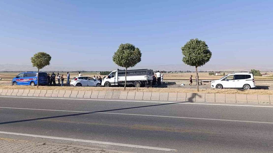 Muş'ta Meydana Gelen Trafik Kazasında İki Kişi Yaralandı