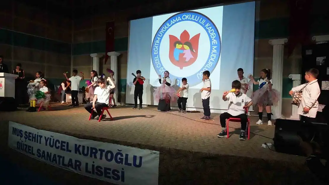Muş'ta Özel Öğrencilerin Performansı İzleyenleri Büyüledi