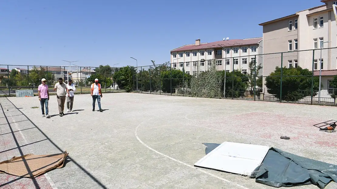 Muş'ta Parklardaki Spor Alanları Yenileniyor