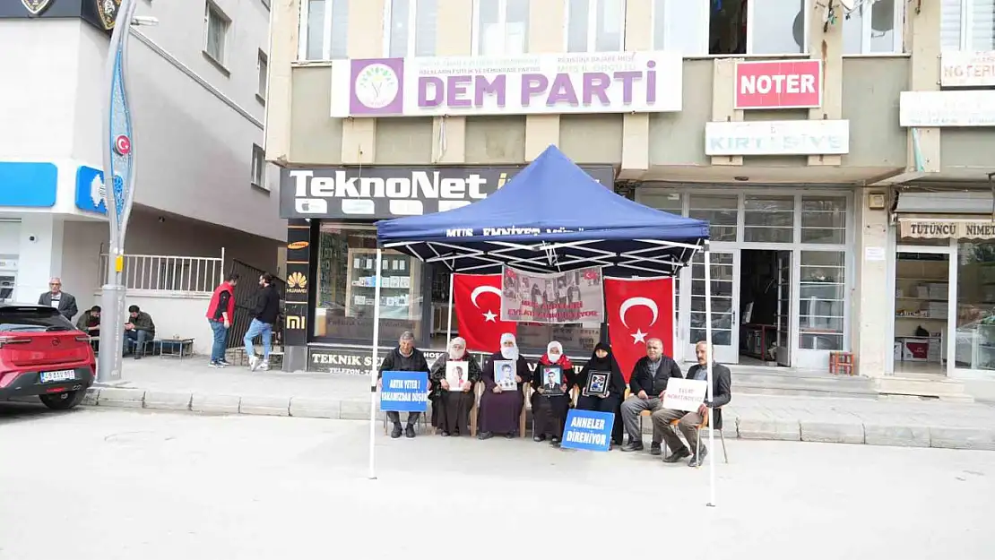 Muş'ta PKK tarafından kaçırılan çocuklar için ailelerin eylemi devam ediyor!